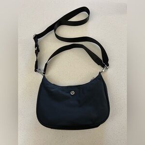Lululemon Adjustable Mini Shoulder Bag 3L black with silver hardware